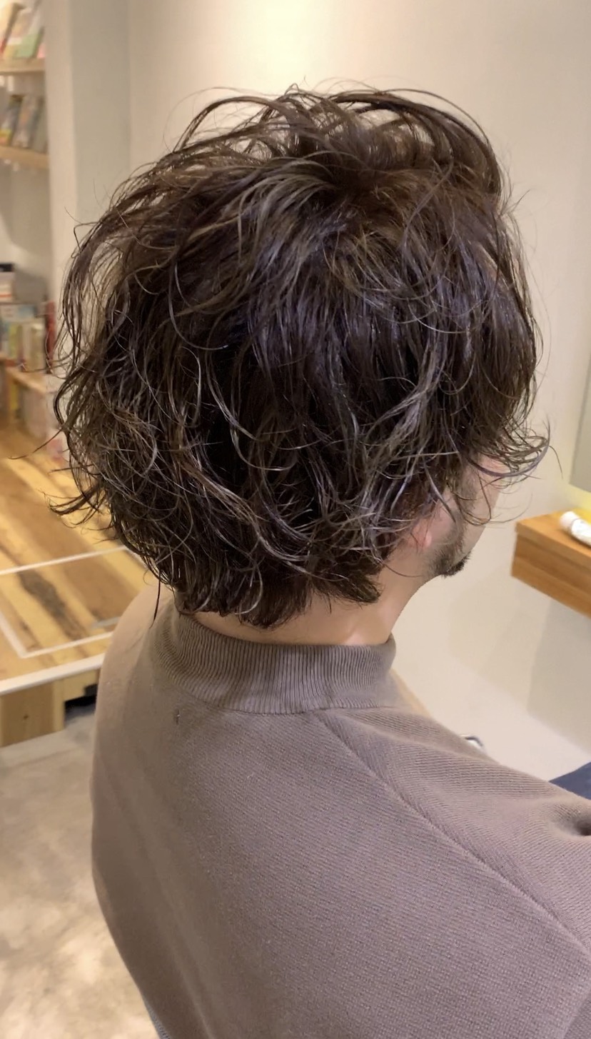 髪を伸ばしかけのメンズをパーマで無造作大人スタイルに ％ PERCENT パーセント 神宮前 渋谷 神南エリアの大人のための美容室